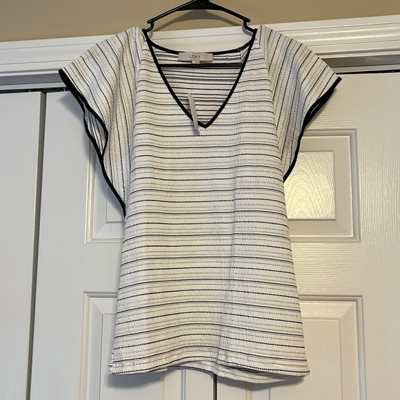 NWT Striped Flutter Sleeve V-Neck Top - Picture 4 of 6